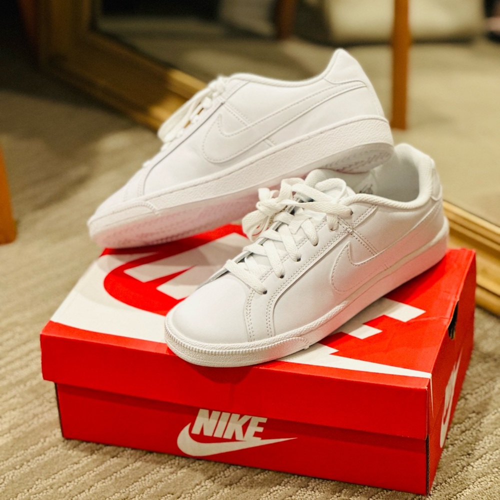 🆕  NIKE White Women's Court Borough Low Basketball Shoes